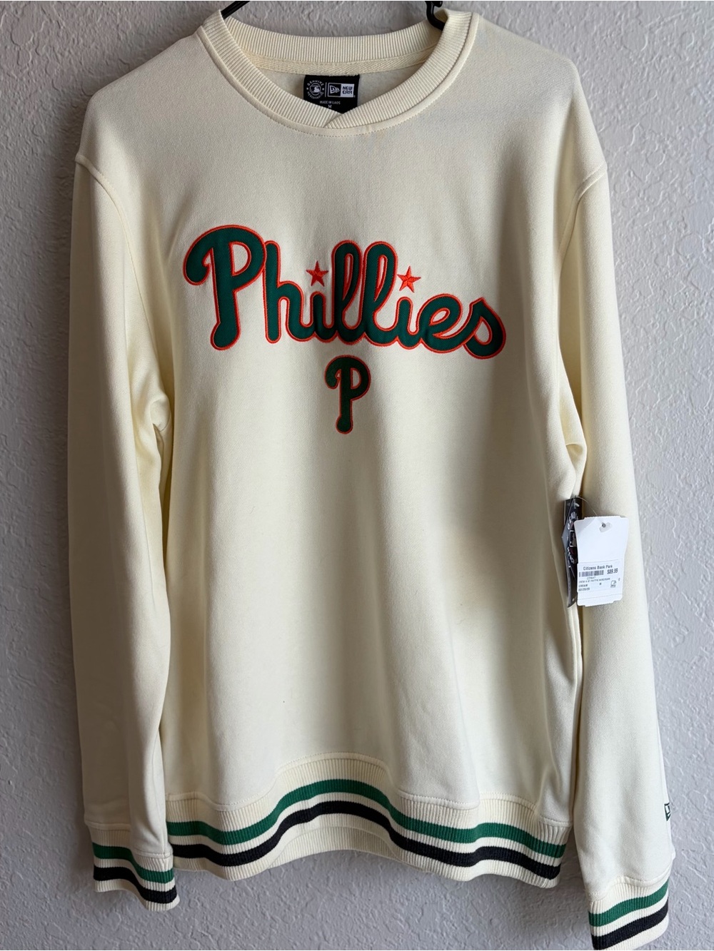 Philadelphia Phillies New Era Cream St. Pattys CrewNeck Sweatshirt - Men’s Med